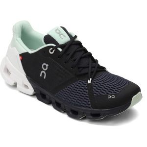 ON Running Women’s CLOUDFLYER 2.0 size 8.5